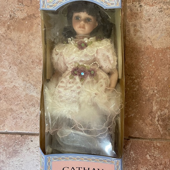Collectible Vintage Elegant Doll with Floral Dress Cathay collection - Picture 1 of 1